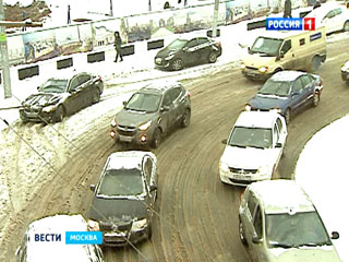 Moskva tắc nghẽn vì tuyết rơi