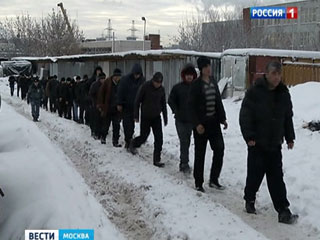 Moskva: Bắt giữ hơn 100 người nhập cư và tịch thu vũ khí, đạn dược