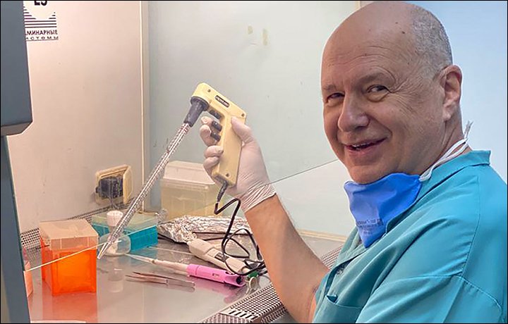 Bác sĩ 69 tuổi người Nga tự nguyện tái mắc COVID-19 để kiểm tra phản ứng miễn dịch