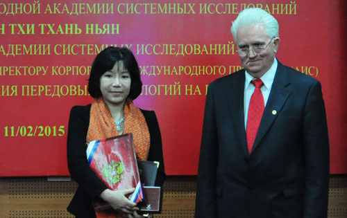 Viện Hàn lâm Nga tôn vinh một doanh nhân nữ Việt Nam