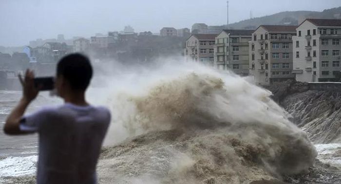 Bão Lupit đổ bộ, Trung Quốc sơ tán khoảng 60.000 người