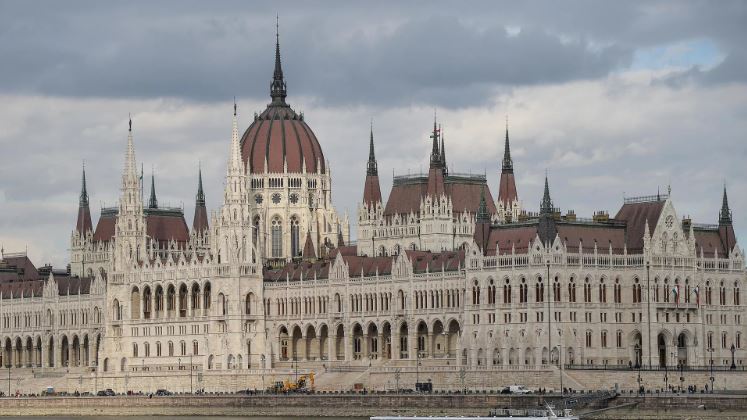 Chuyên gia: Hungary đang trở thành sân chơi cho Brussels và Washington