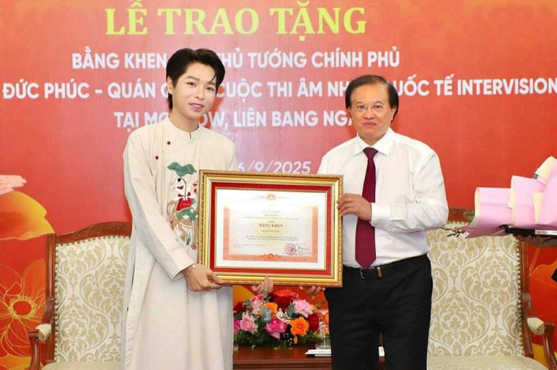 Thủ tướng tặng bằng khen cho Đức Phúc