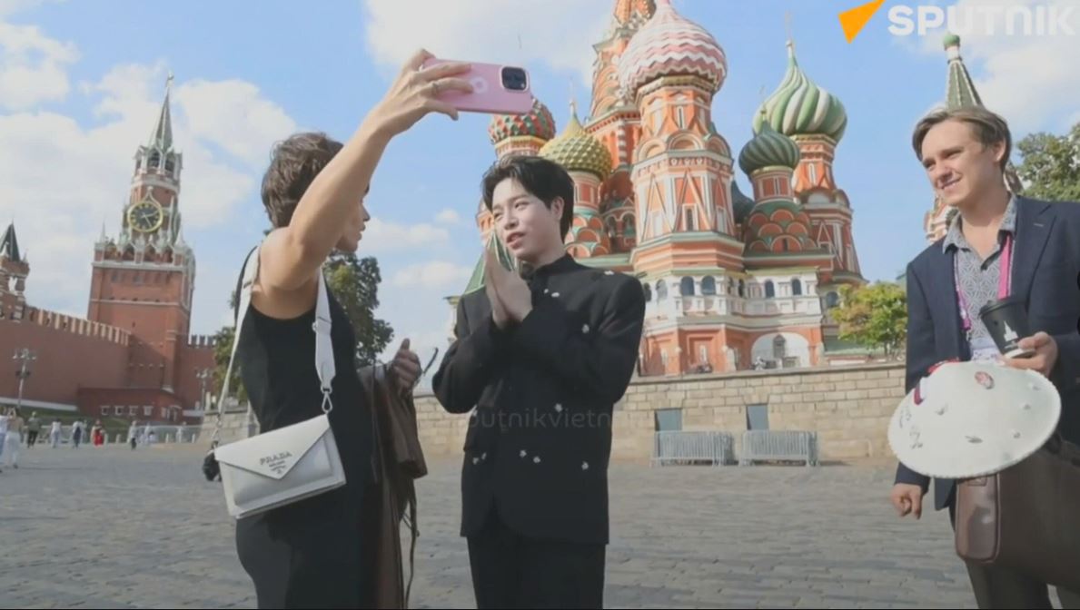 Quán quân Intervision-2025 Đức Phúc không tạm biệt với nước Nga, mà chỉ nói hẹn gặp lại