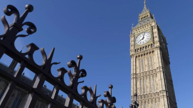 Anh chuyển tiền từ tài sản của Nga bị đóng băng cho Ukraina