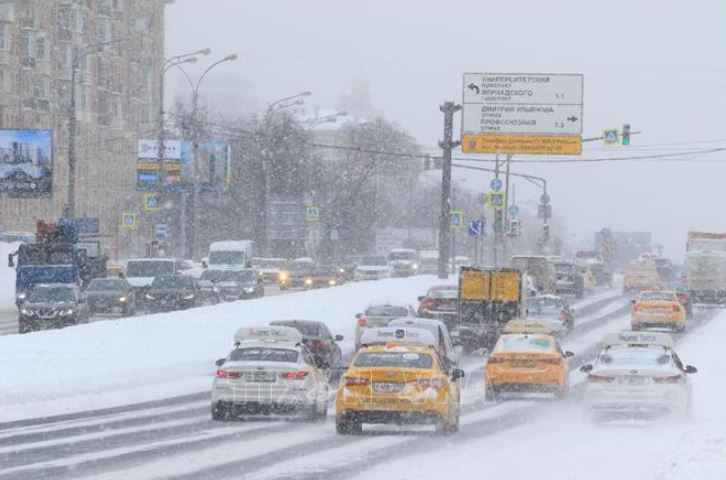 Bão tuyết lịch sử ở Moskva gây tê liệt giao thông