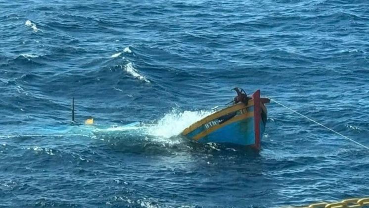 Việt Nam cứu được 4 ngư dân mất tích gần giàn khoan Sư Tử Trắng