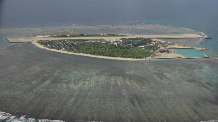 Quân đội Trung Quốc ép máy bay Philippines rời khỏi không phận trên đảo tranh chấp