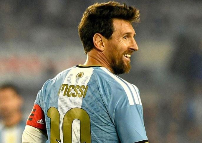 Messi rực sáng trong lần cuối khoác áo tuyển Argentina
