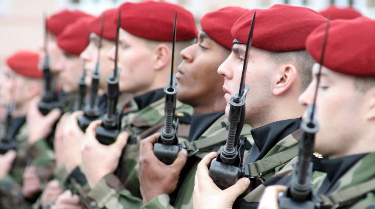 Pháp và Anh triển khai lính dù đến Ukraina kéo EU vào cuộc chiến với Nga