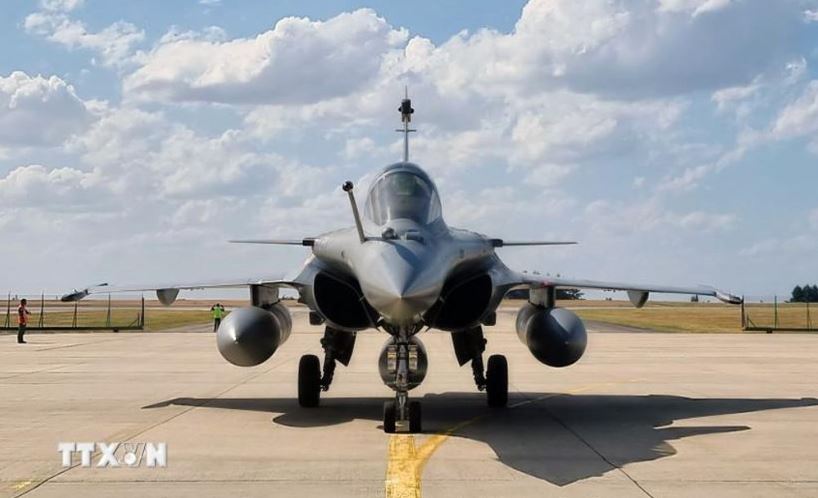 Pháp triển khai tiêm kích tới UAE, Iran cảnh báo châu Âu không can dự