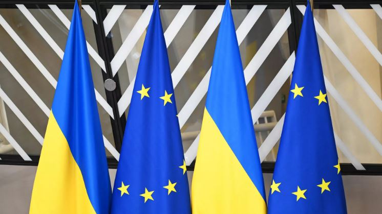 Châu Âu đang dần nhập ngành công nghiệp của mình vào tổ hợp công nghiệp quân sự của Ukraina