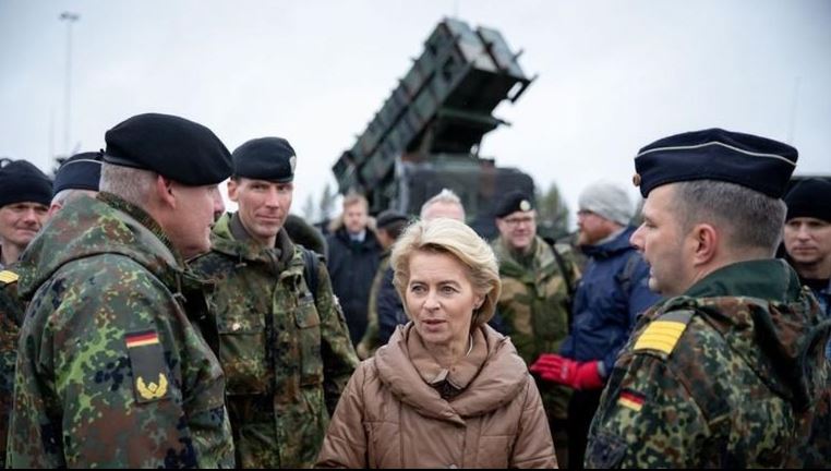 Chủ tịch EC tuyên bố 'không loại trừ khả năng' bắn hạ máy bay Nga