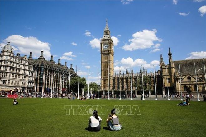 Người dân nhiều nước châu Âu bắt đầu được ngủ thêm 1 giờ