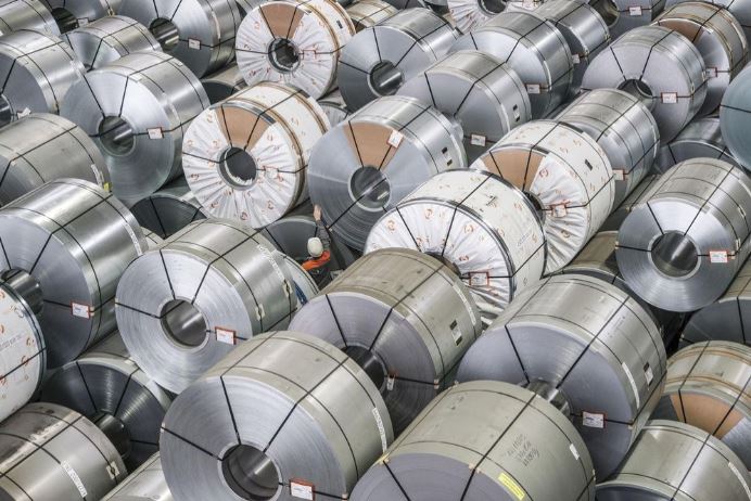 Lý do thép Nga ồ ạt vào Séc bất chấp lệnh trừng phạt của EU