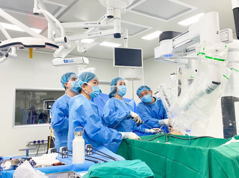 Đột phá trong điều trị ung thư bằng phẫu thuật robot thế hệ mới