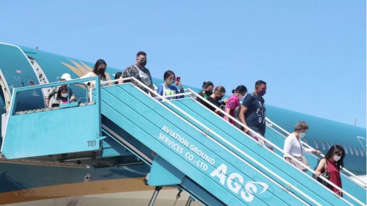 Khách Nga trở lại Việt Nam đông chưa từng có: Bài toán nhân lực không thể chờ đợi thêm