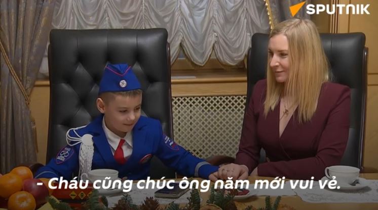 “Đó là lựa chọn tốt.” Ông Putin thực hiện điều ước năm mới của em nhỏ muốn làm cảnh sát giao thông