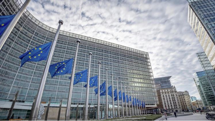 EU tự hủy hoại nền kinh tế của mình và lao xuống vực thẳm như đế chế La Mã thời suy tàn