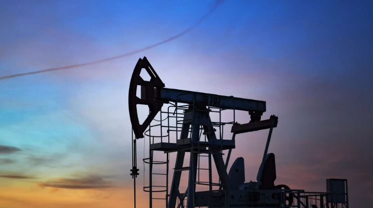 Giá dầu Brent vượt 80 USD/thùng sau các đòn không kích nhằm vào Iran