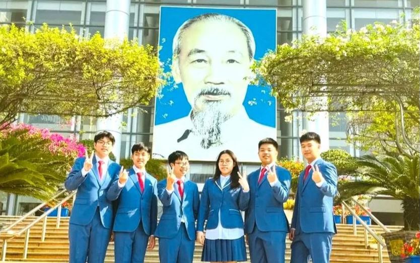 6 học sinh xuất sắc Trường THPT chuyên Hà Nội – Amsterdam dự kỳ thi Olympic Khoa học trẻ tại Nga