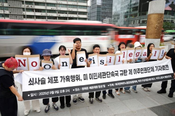 Công nhân Hàn Quốc bàng hoàng kể lại cuộc truy quét nhập cư Mỹ