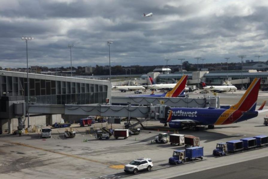 3,2 triệu hành khách đi máy bay tại Mỹ bị ảnh hưởng do chính phủ đóng cửa