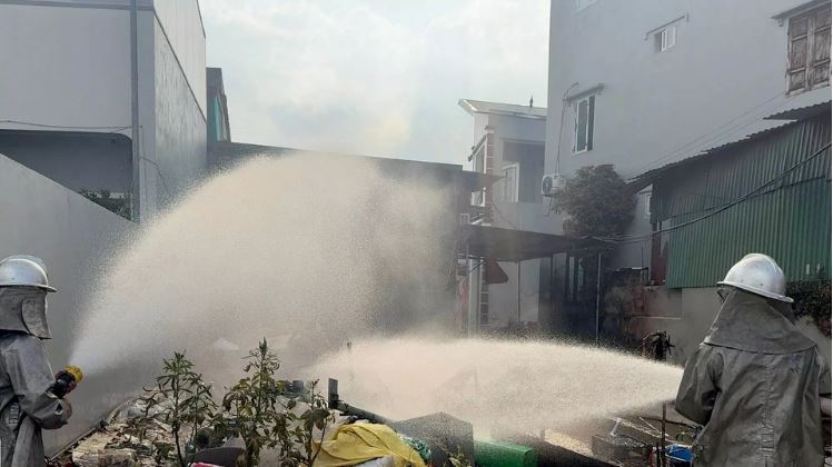 Rò rỉ hoá chất gây ngộ độc khí ở Hà Nội, 40 người nhập viện