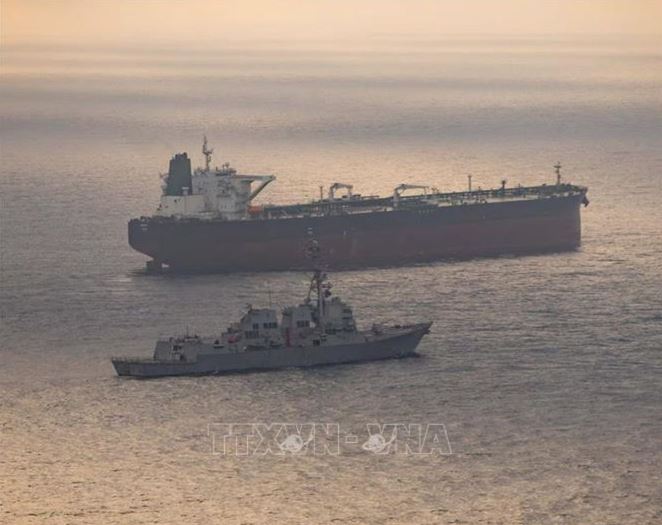 Eo biển Hormuz tê liệt, rủi ro kinh tế toàn cầu gia tăng