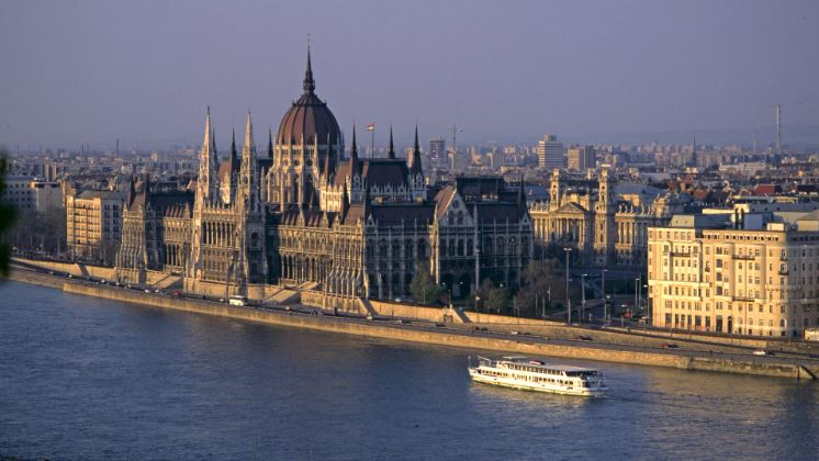 Ý kiến chuyên gia: Hungary không thể từ bỏ khí đốt Nga
