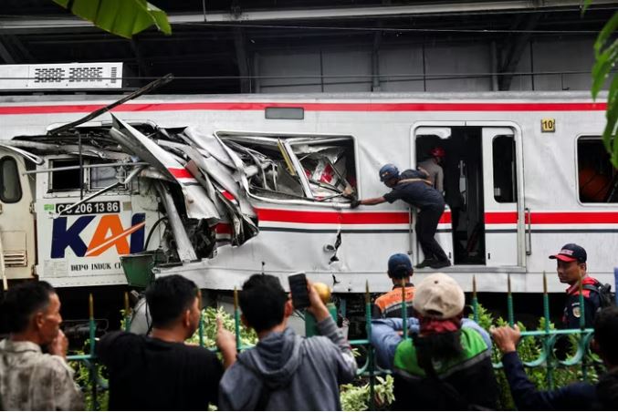 Indonesia kết luận vụ 2 đoàn tàu đâm nhau - xe VinFast không gặp lỗi