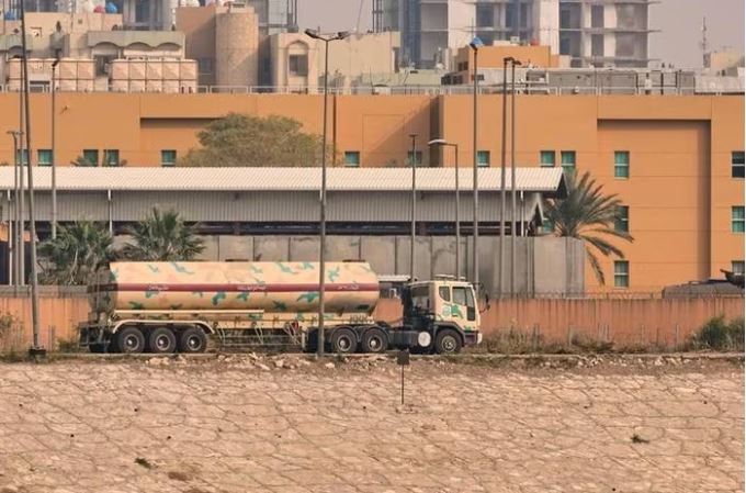 Đại sứ quán Mỹ tại Iraq 'trúng tên lửa', tàu chở dầu Mỹ cháy gần Hormuz?