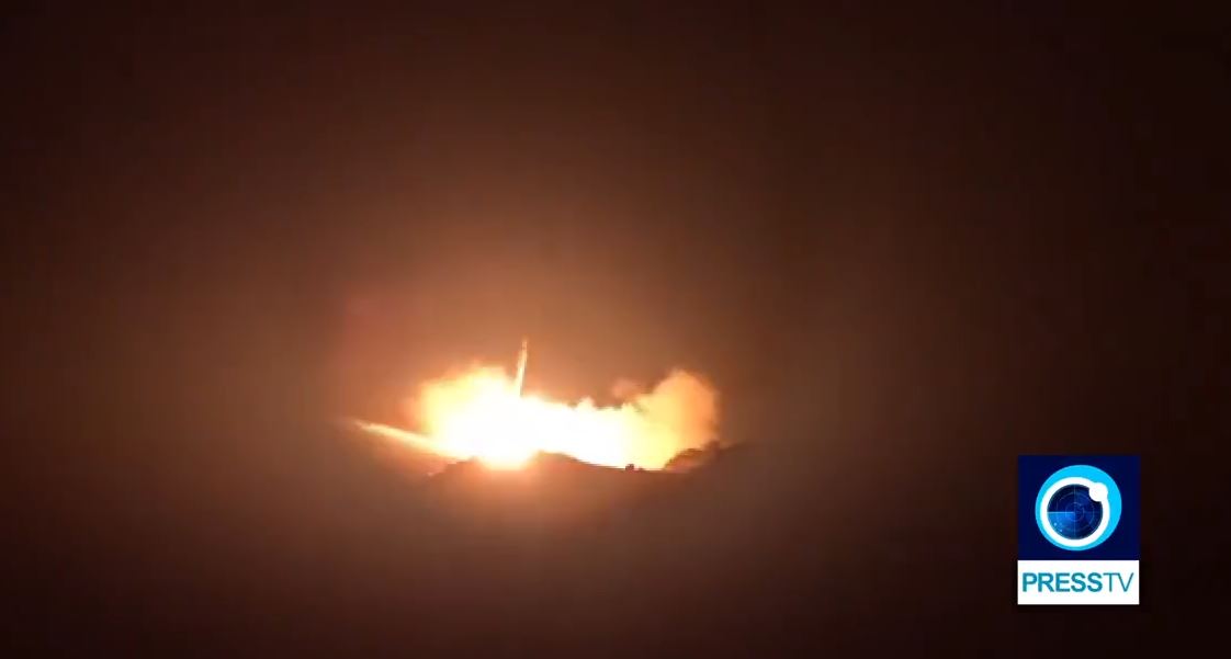 Video Iran phóng hàng loạt tên lửa vào các cơ sở dầu mỏ có liên hệ với Mỹ