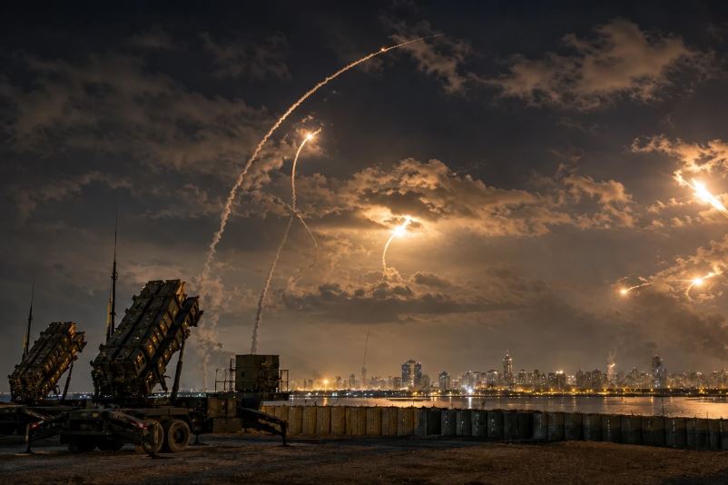Iran cảnh báo “mở rộng chiến tranh”, Bahrain, Kuwait kích hoạt hệ thống phòng thủ