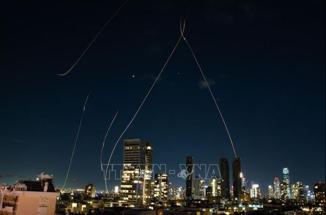 Xung đột tại Trung Đông: Ghi nhận hàng chục tiếng nổ lớn tại Tel Aviv