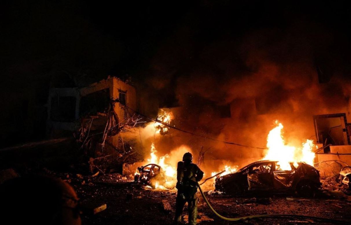 Bom chùm Iran khoan thủng lá chắn phòng không Israel như thế nào?