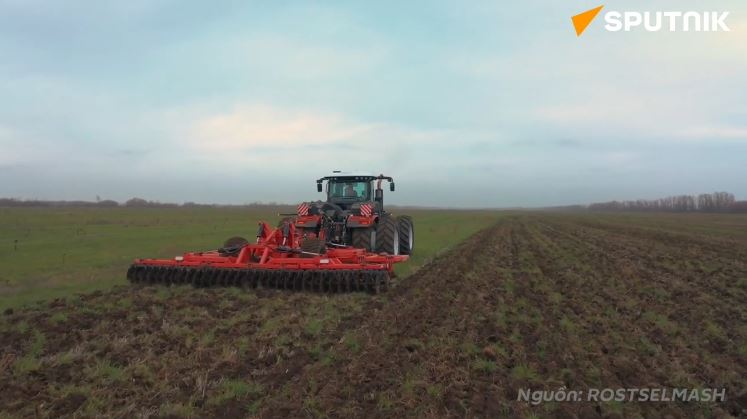 Mẫu máy kéo mới của Nga đã được ra mắt tại Triển lãm AGROSALON 2026