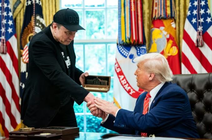 Elon Musk, Tim Cook và những ai nữa sẽ theo ông Trump đến Trung Quốc?