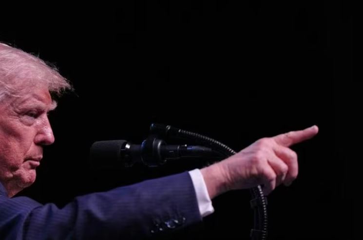 Tổng thống Mỹ Trump tuyên bố chặn chương trình hạt nhân của Iran, dọa tấn công Oman