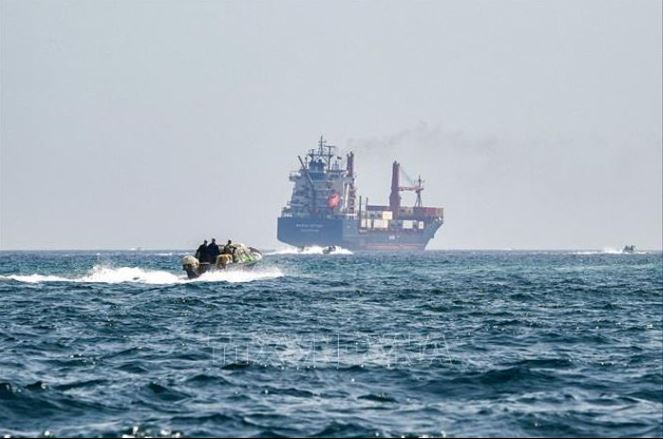 Rủi ro chuỗi cung ứng toàn cầu gia tăng sau động thái của Mỹ tại Hormuz