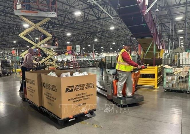 Mỹ chấm dứt vĩnh viễn chính sách miễn thuế đối với bưu kiện giá trị thấp