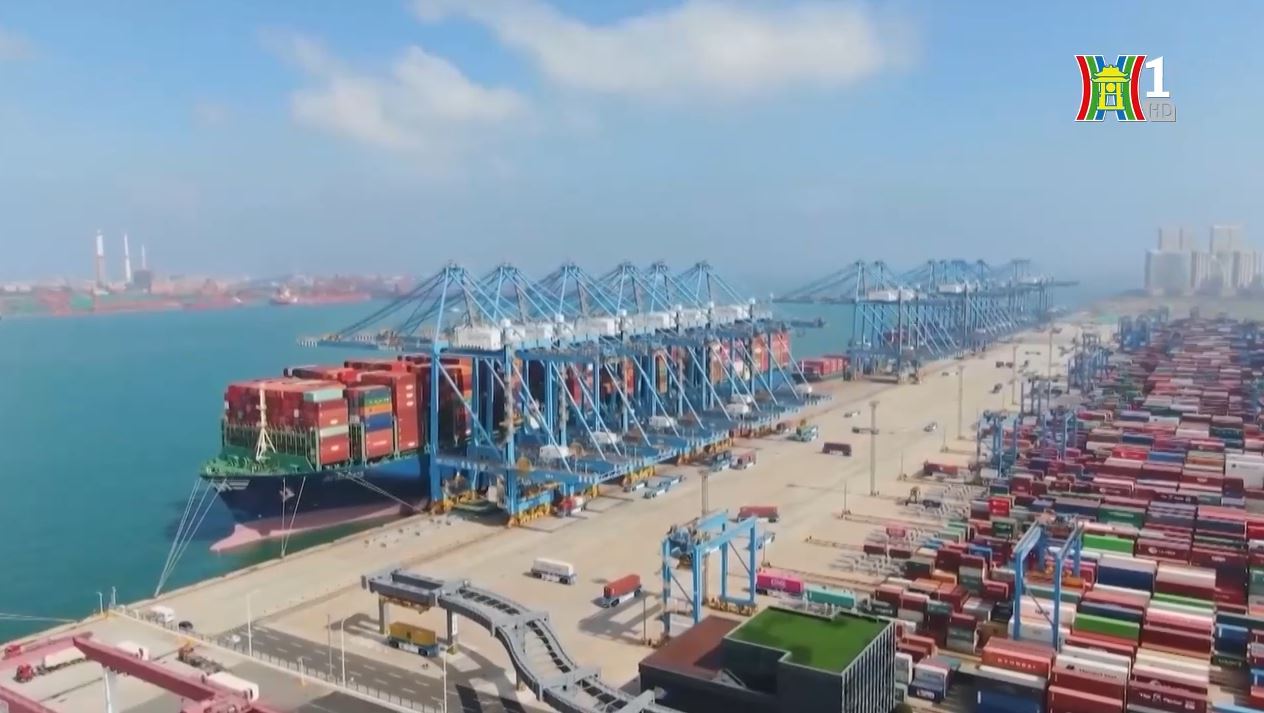 Mỹ tạm hoãn áp thuế 100% với hàng hóa Trung Quốc