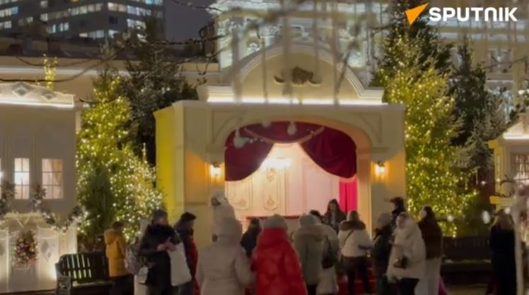 Moskva rộn ràng đón chào Năm mới. Những con phố thủ đô lộng lẫy trang hoàng trong không khí lễ hội