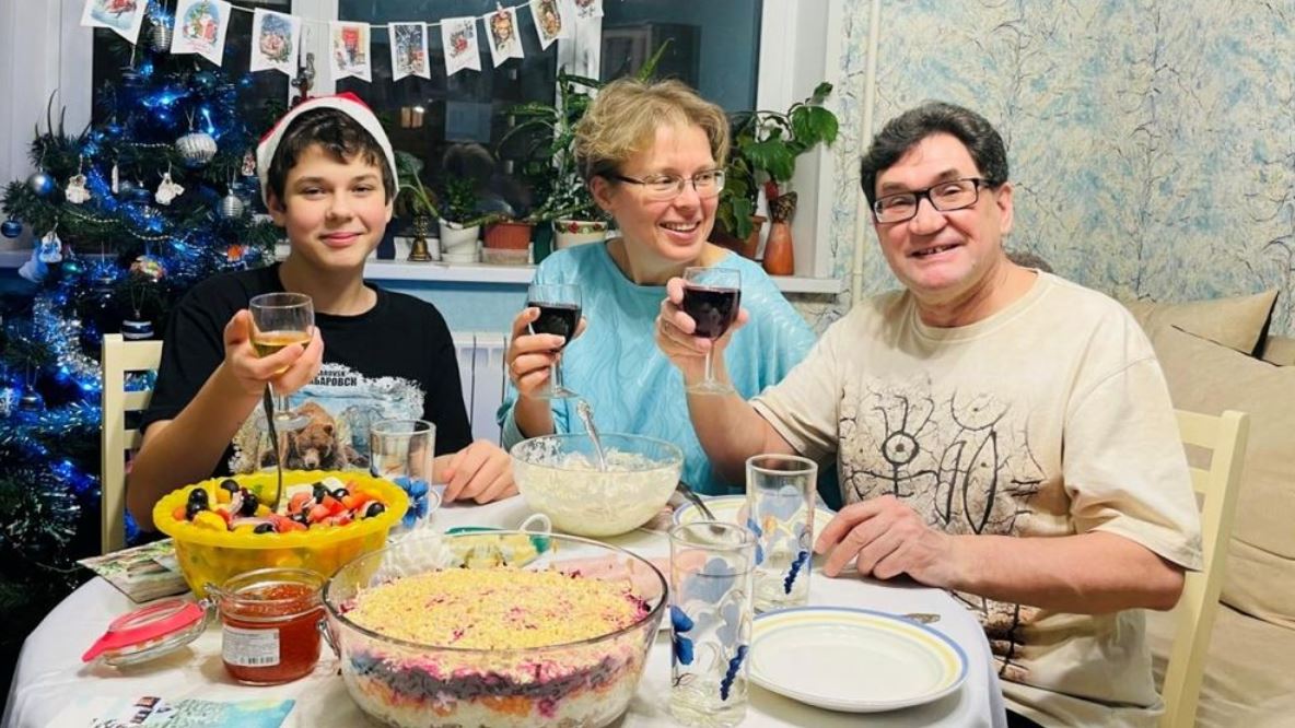 Năm Mới ở Nga: Ánh sáng, gia đình và hương quýt ấm áp giữa mùa đông