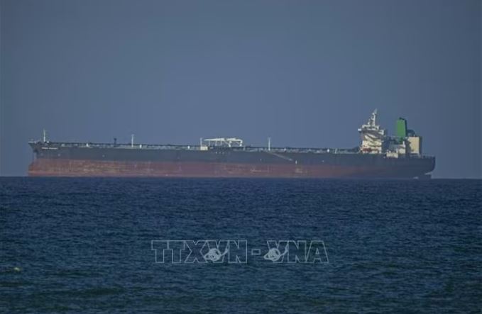 Ba tàu chở dầu Ấn Độ đi qua eo biển Hormuz
