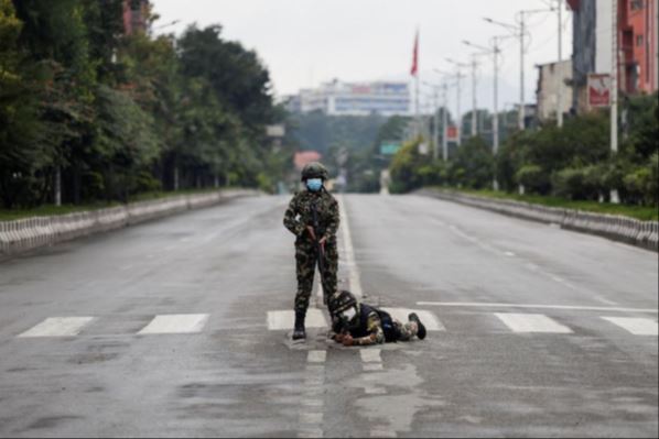 Quân đội và phe biểu tình tại Nepal đối thoại để chọn Thủ tướng lâm thời