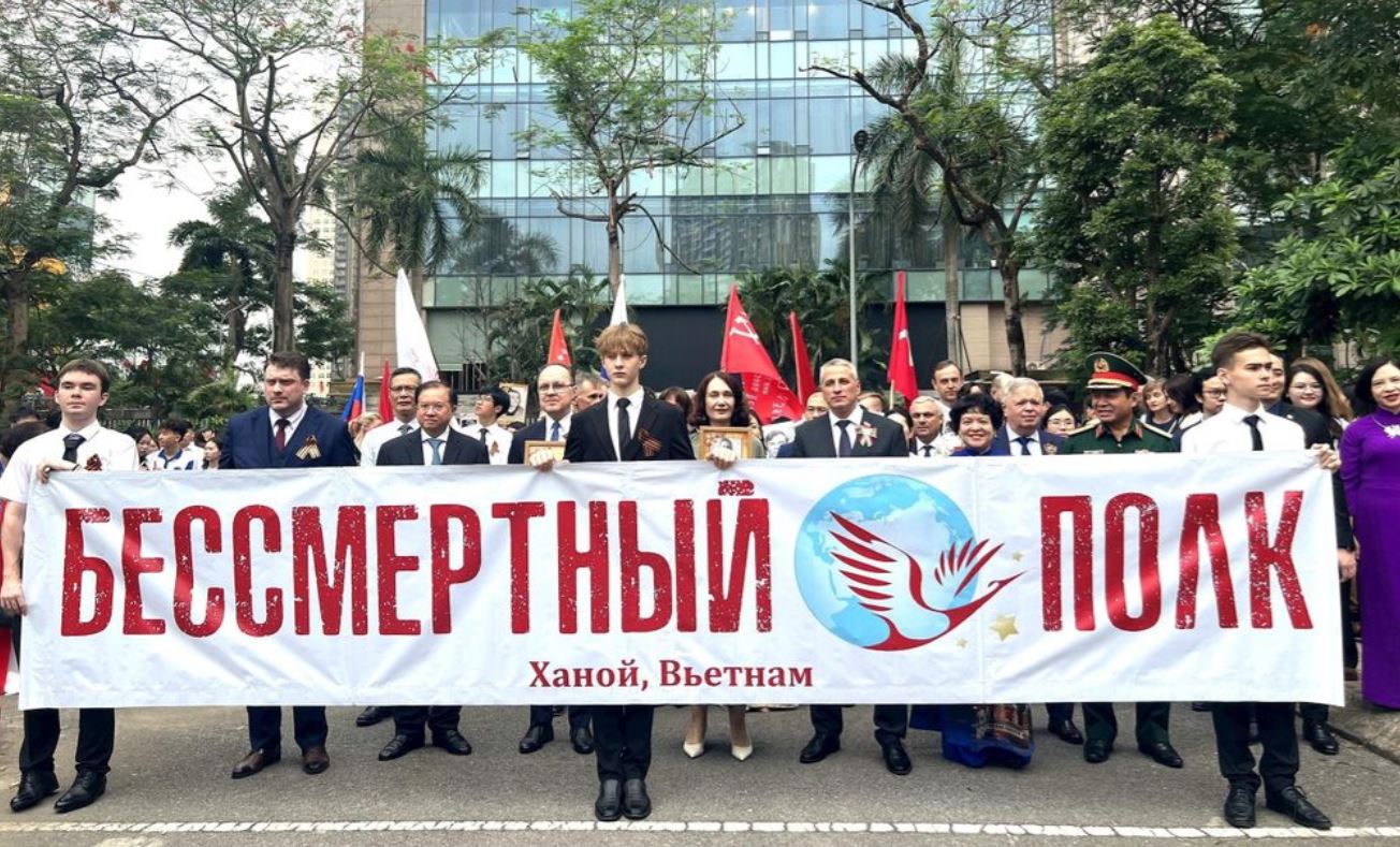 Hàng trăm người tham gia diễu hành 'Trung đoàn bất tử' nhân kỷ niệm Ngày Chiến thắng tại Hà Nội