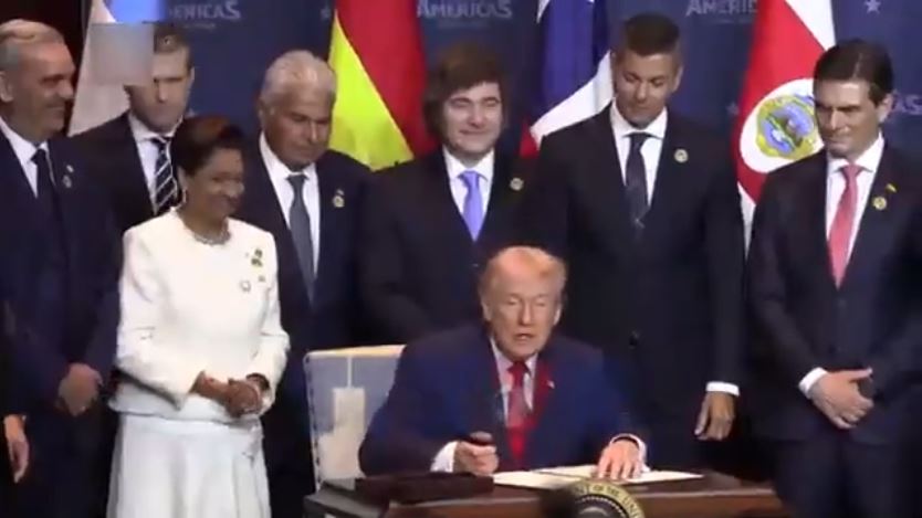 Mỹ khai thác lượng dầu khổng lồ từ Venezuela