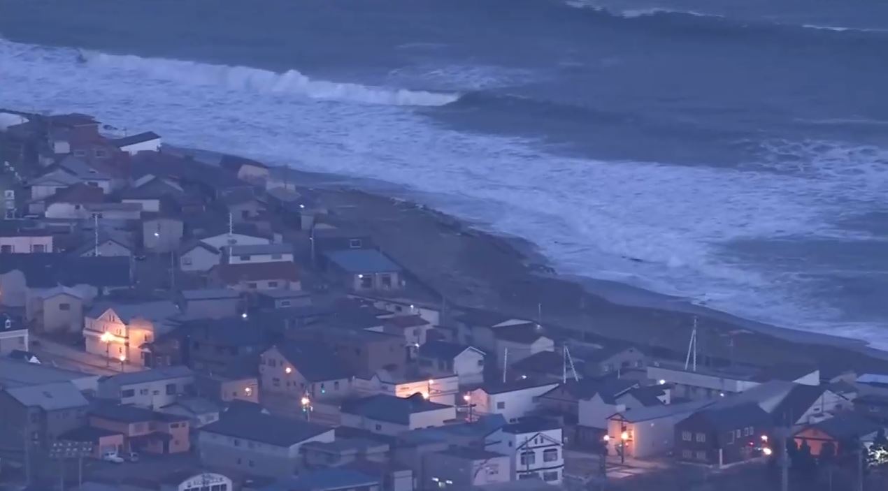 Sóng thần xuất hiện, động đất ở Nhật Bản có thể kéo dài 1 tuần