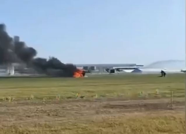 Hai xe ô tô bay va chạm tại triển lãm hàng không Trung Quốc, phi công bị thương